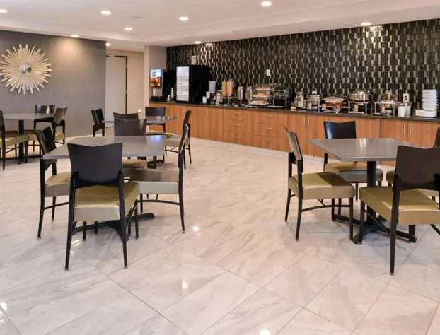 Best Western Plus Coalinga Inn hotel detail image 4