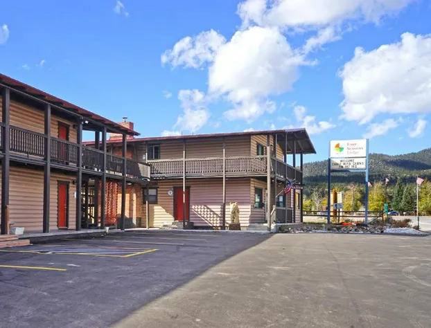 Four Seasons Lodge hotel detail image 1