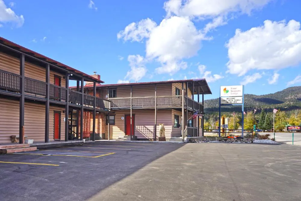 Four Seasons Lodge hotel hero