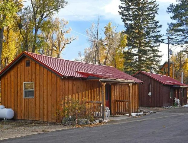 Four Seasons Lodge hotel detail image 3