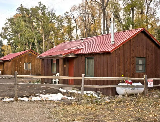 Four Seasons Lodge hotel detail image 4