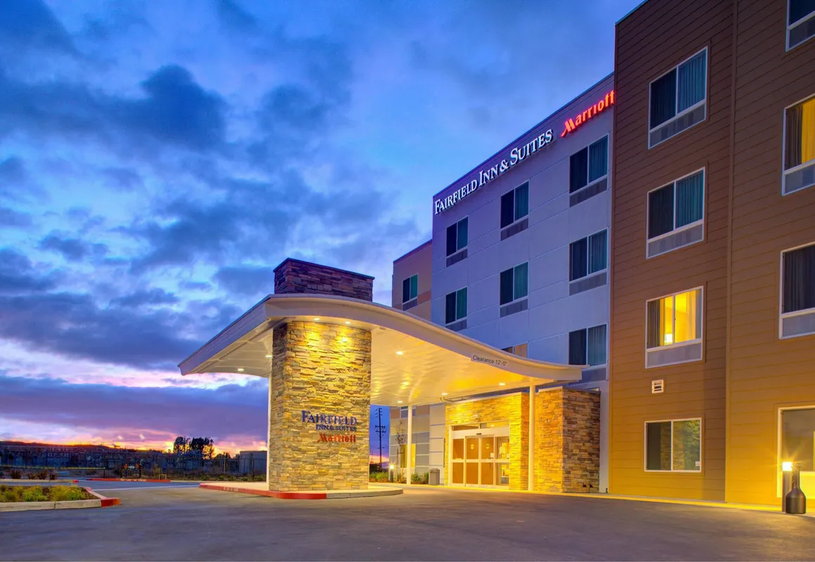 Fairfield Inn & Suites by Marriott Hollister hotel hero