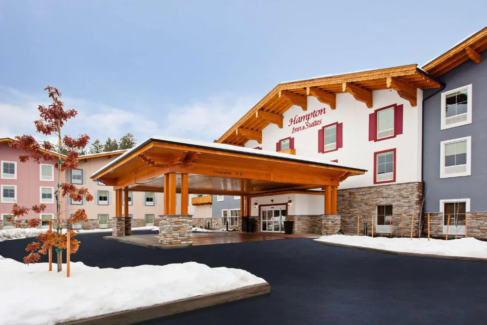 Hampton Inn & Suites Leavenworth hotel hero