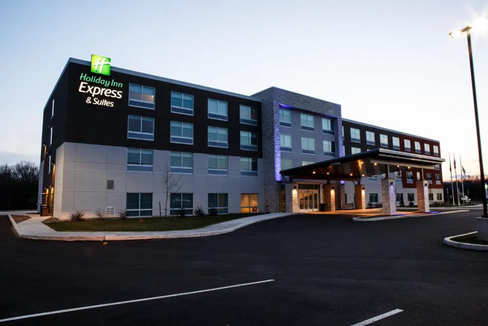Holiday Inn Express and Suites Gettysburg by IHG hotel hero