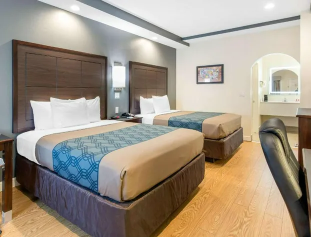 Econo Lodge Inn & Suites Houston Willowbrook hotel detail image 3