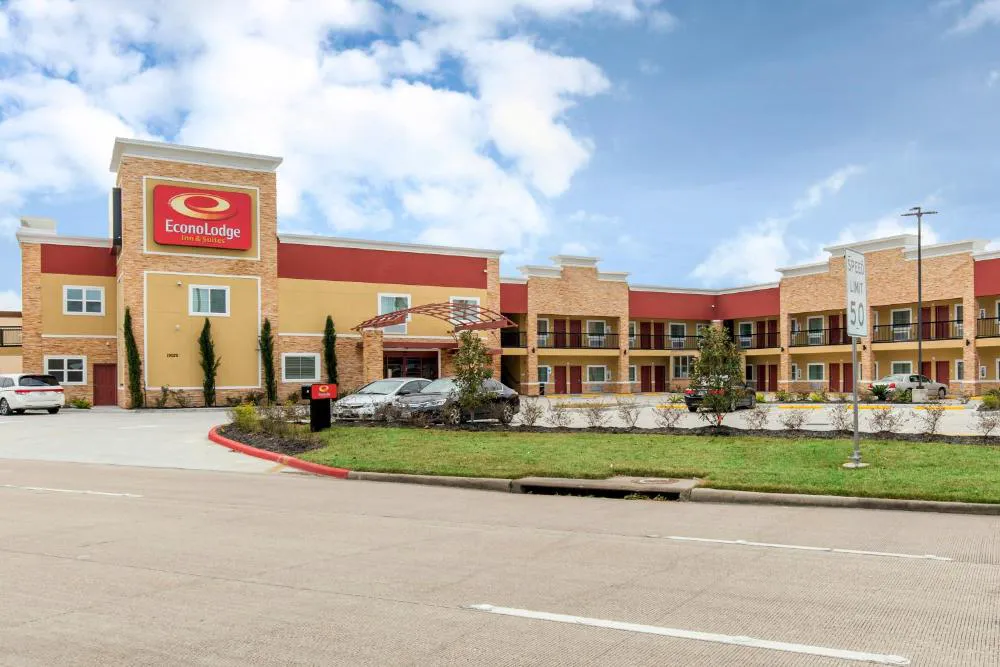 Econo Lodge Inn & Suites Houston Willowbrook hotel hero