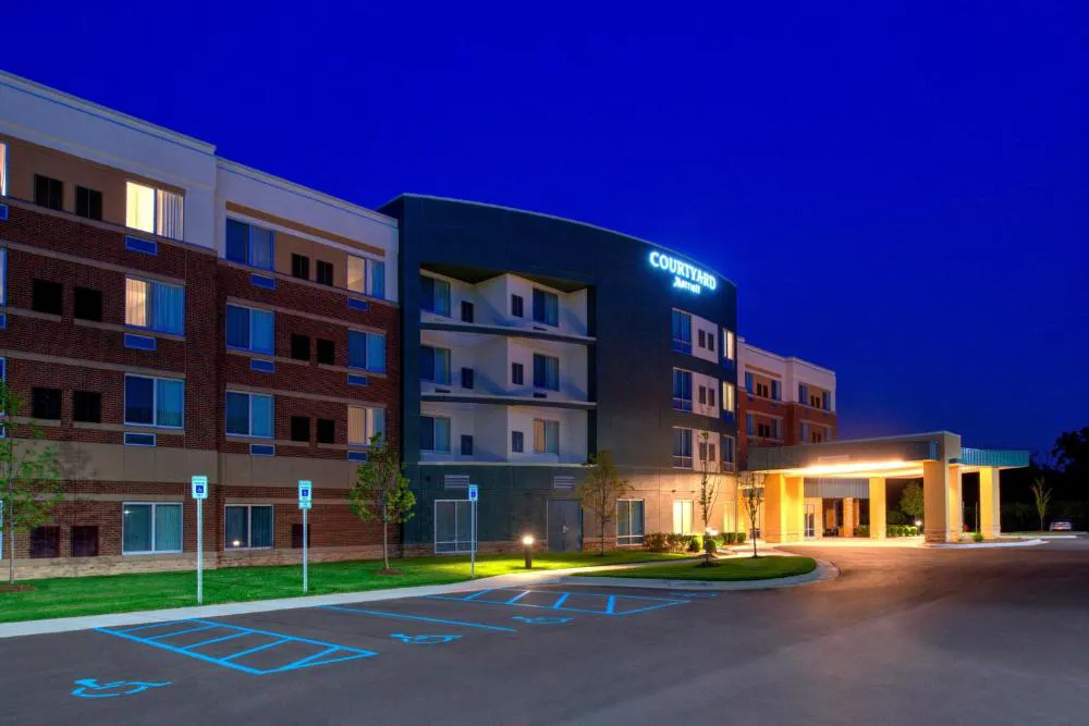 Courtyard by Marriott Detroit Farmington hotel hero