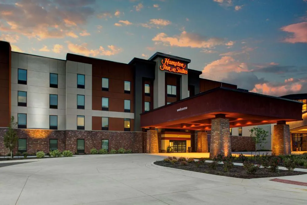 Hampton Inn & Suites Pittsburg Kansas Crossing hotel hero