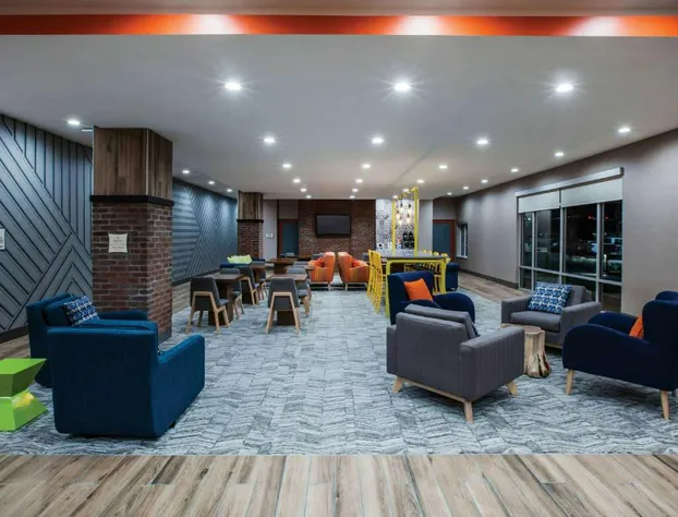 La Quinta Inn & Suites by Wyndham Owasso hotel detail image 3