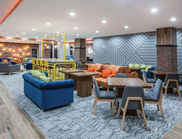 La Quinta Inn & Suites by Wyndham Owasso hotel detail image 4