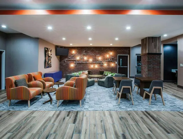 La Quinta Inn & Suites by Wyndham Owasso hotel detail image 2