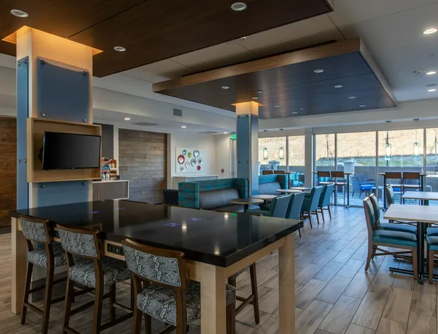 Holiday Inn Express & Suites Gainesville - Lake Lanier Area by IHG hotel detail image 2