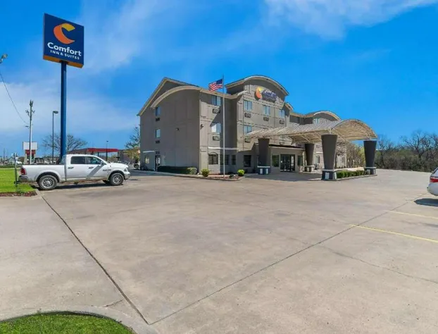 Comfort Inn & Suites Atoka hotel detail image 3