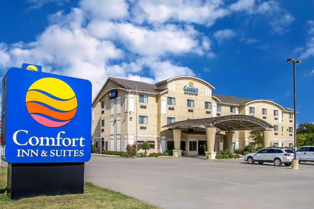 Comfort Inn & Suites Atoka hotel hero