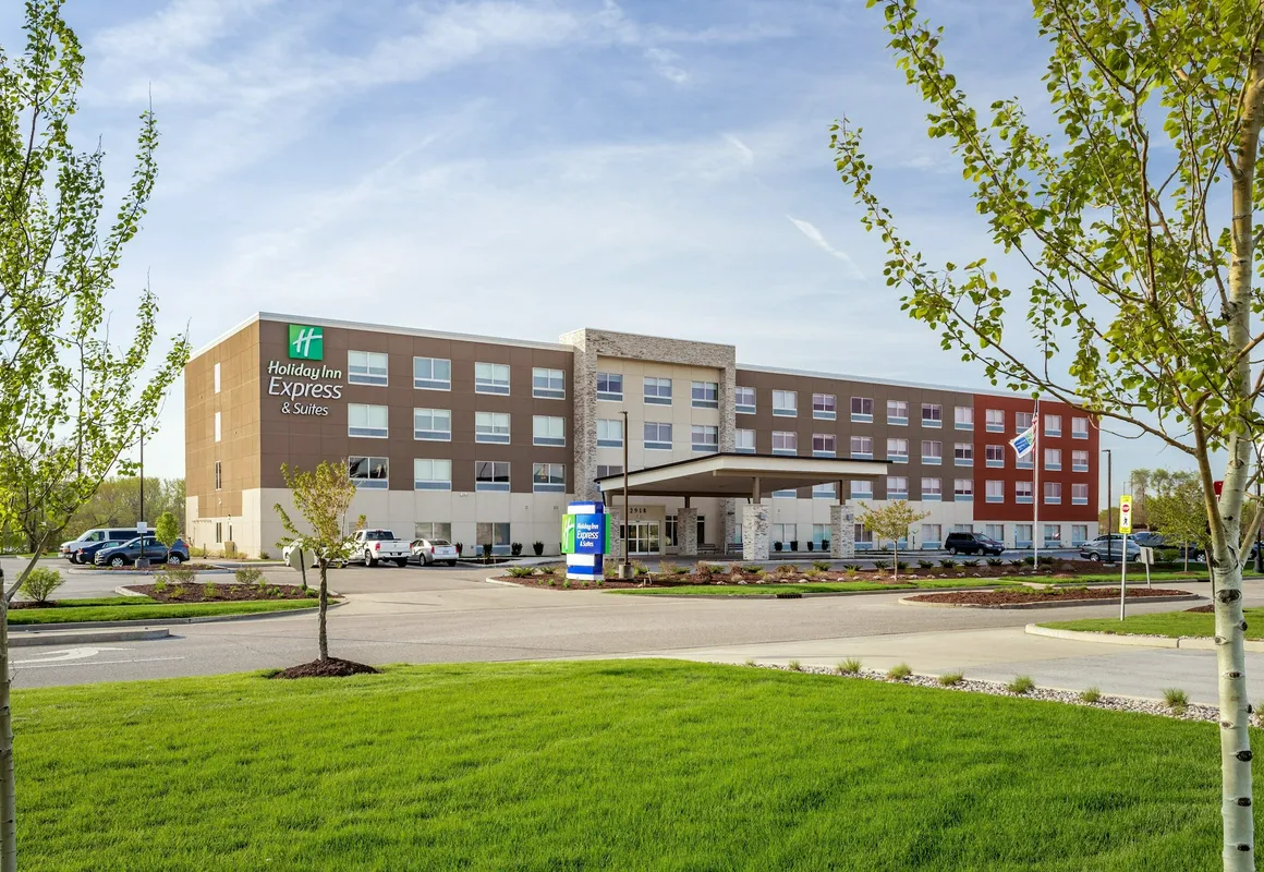 Holiday Inn Express & Suites Hammond by IHG hotel hero