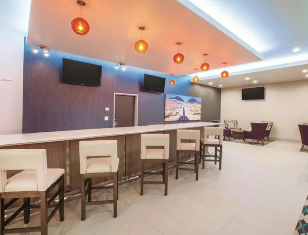 La Quinta Inn & Suites by Wyndham San Marcos Outlet Mall hotel detail image 4