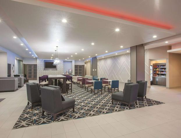 La Quinta Inn & Suites by Wyndham San Marcos Outlet Mall hotel detail image 3