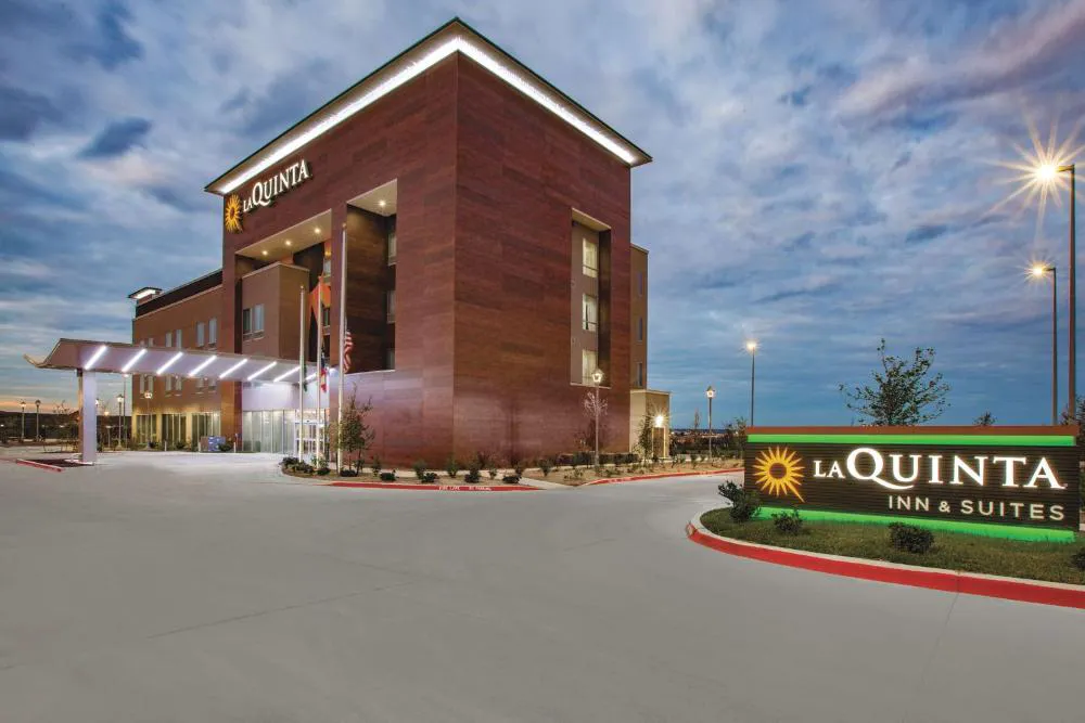 La Quinta Inn & Suites by Wyndham San Marcos Outlet Mall hotel hero