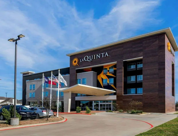 La Quinta Inn & Suites by Wyndham Houston Cypress hotel detail image 2