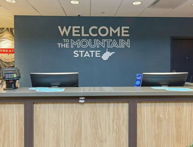 Hampton Inn & Suites Morgantown / University Town Centre hotel detail image 1