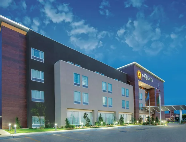 La Quinta Inn & Suites by Wyndham Tulsa Broken Arrow hotel detail image 1
