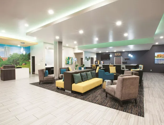 La Quinta Inn & Suites by Wyndham Tulsa Broken Arrow hotel detail image 3