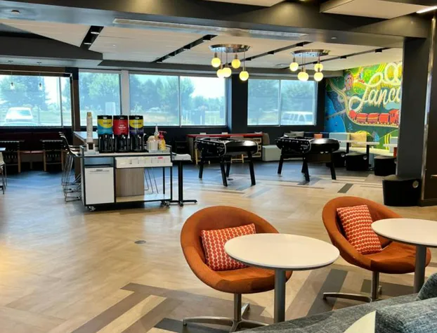 Tru by Hilton Lancaster East hotel detail image 2