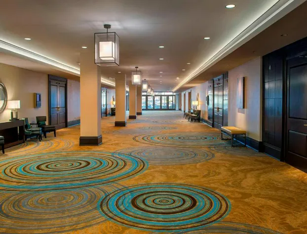 Newark Liberty International Airport Marriott hotel detail image 4