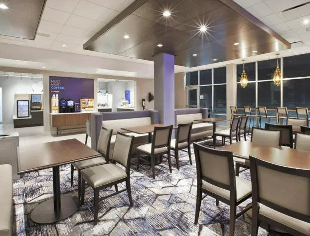 Holiday Inn Express & Suites Okemos - University Area by IHG hotel detail image 3