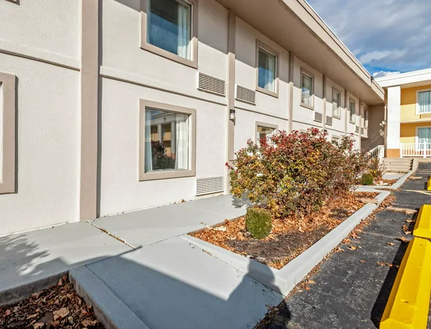 Econo Lodge Hagerstown I-81 hotel detail image 3