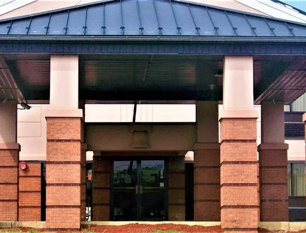 Quality Inn & Suites hotel detail image 1