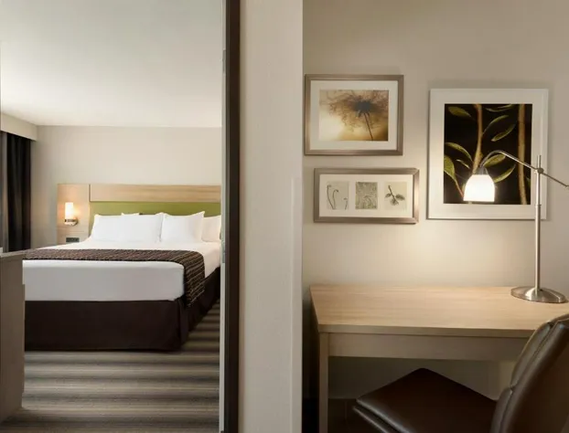 Country Inn & Suites by Radisson, Indianola, IA hotel detail image 4