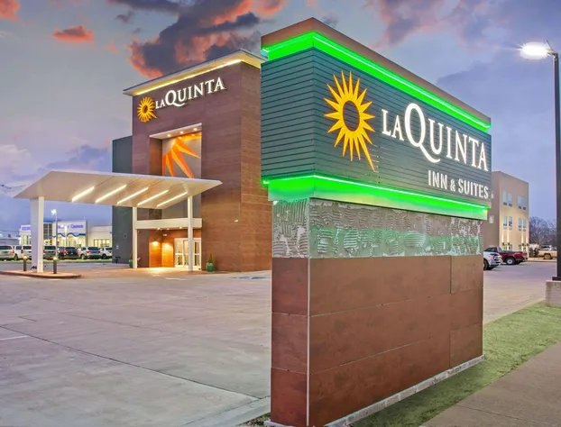La Quinta Inn & Suites by Wyndham Ponca City hotel detail image 3