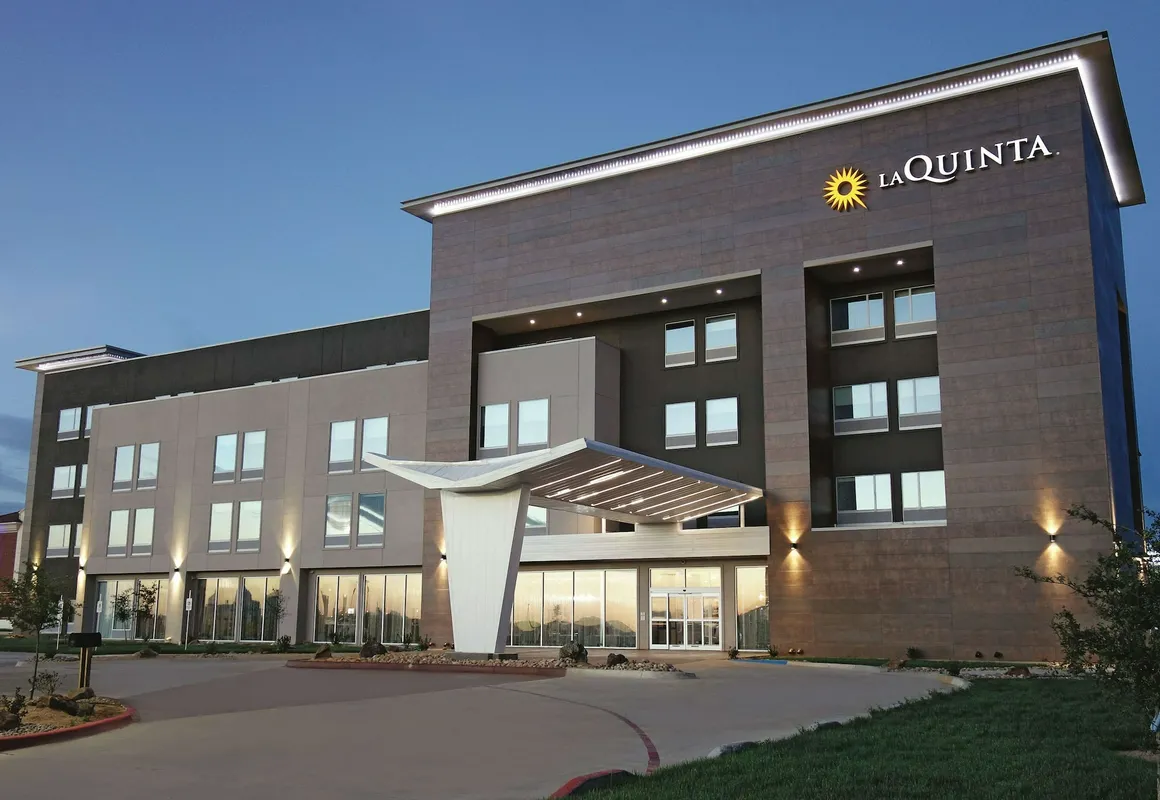 La Quinta Inn & Suites by Wyndham Amarillo Airport hotel hero