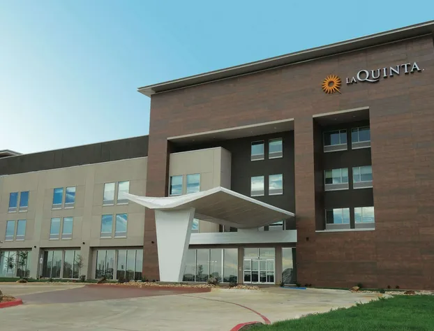 La Quinta Inn & Suites by Wyndham Amarillo Airport hotel detail image 1