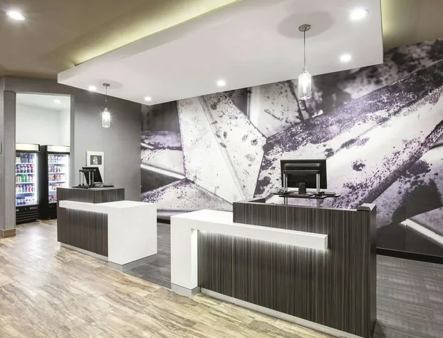 La Quinta Inn & Suites by Wyndham Amarillo Airport hotel detail image 3