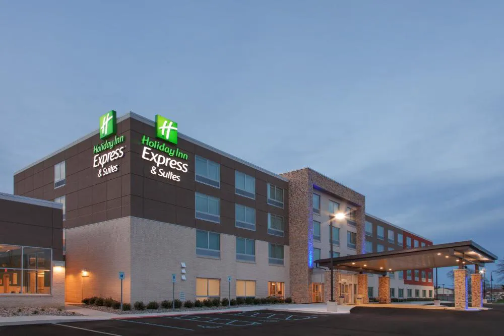 Holiday Inn Express and Suites Detroit/Sterling Heights by IHG hotel hero