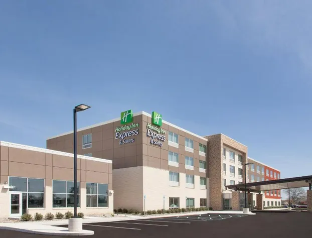 Holiday Inn Express and Suites Detroit/Sterling Heights by IHG hotel detail image 1