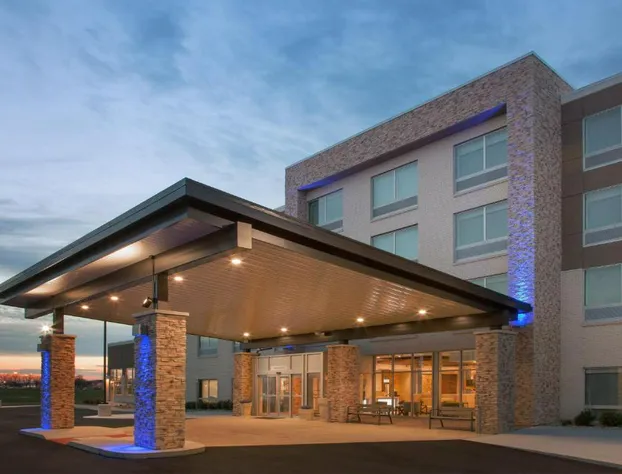 Holiday Inn Express and Suites Detroit/Sterling Heights by IHG hotel detail image 2