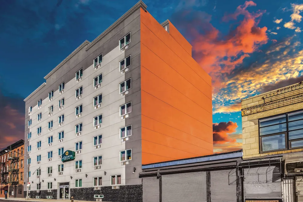 La Quinta Inn & Suites by Wyndham Brooklyn Central hotel hero