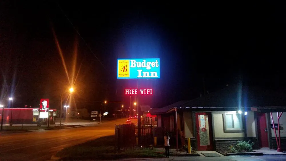 Budget Inn hotel hero