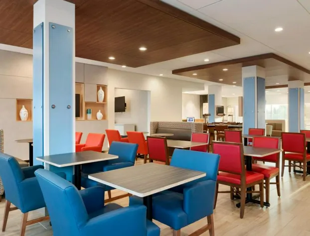 Holiday Inn Express and Suites-Cincinnati NE - Red Bank Road by IHG hotel detail image 3