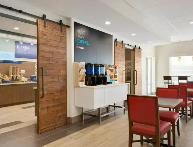 Holiday Inn Express and Suites-Cincinnati NE - Red Bank Road by IHG hotel detail image 4