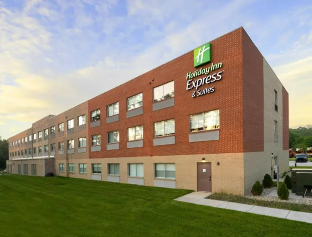 Holiday Inn Express and Suites Portage by IHG hotel detail image 1