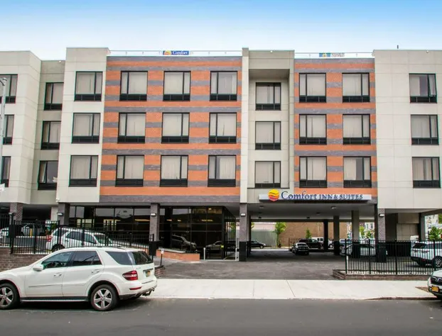 Comfort Inn & Suites near Stadium hotel detail image 4