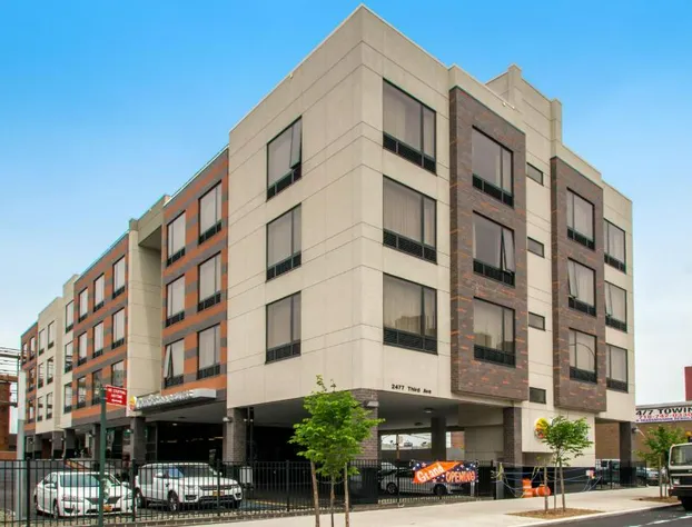 Comfort Inn & Suites near Stadium hotel detail image 1