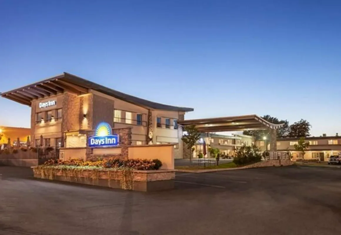 Days Inn by Wyndham Montreal East hotel hero