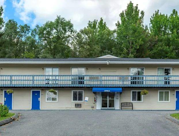 Econo Lodge Lee - Great Barrington hotel detail image 3