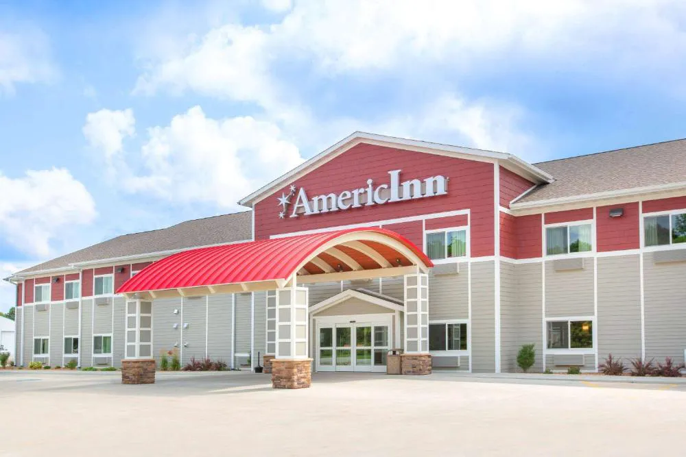 AmericInn by Wyndham Humboldt hotel hero