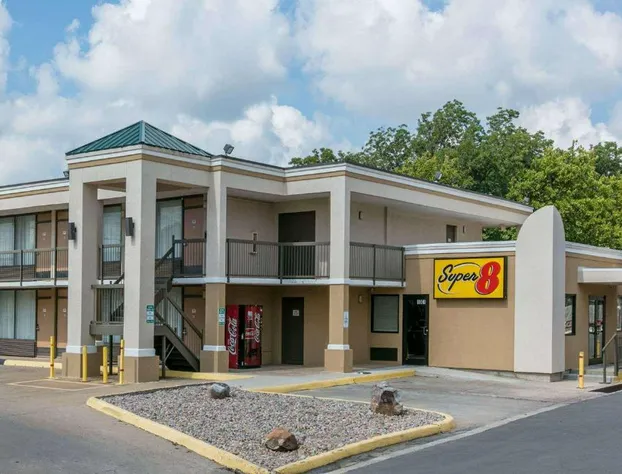 Super 8 by Wyndham Duncan hotel detail image 1